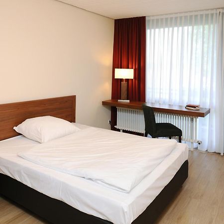 Bildungshaus St. Bernhard - Wohnen Und Tagen Hotell Rastatt Exteriör bild