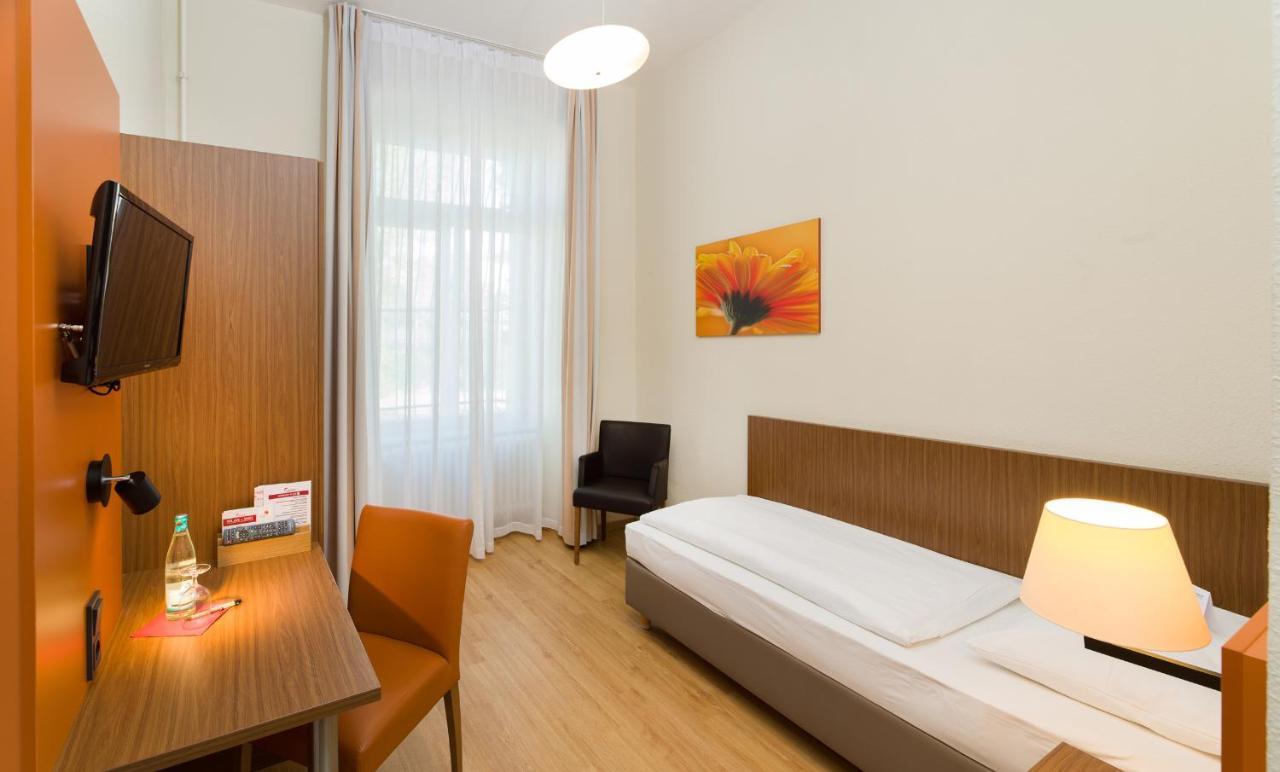 Bildungshaus St. Bernhard - Wohnen Und Tagen Hotell Rastatt Exteriör bild