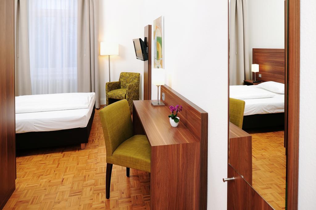 Bildungshaus St. Bernhard - Wohnen Und Tagen Hotell Rastatt Exteriör bild
