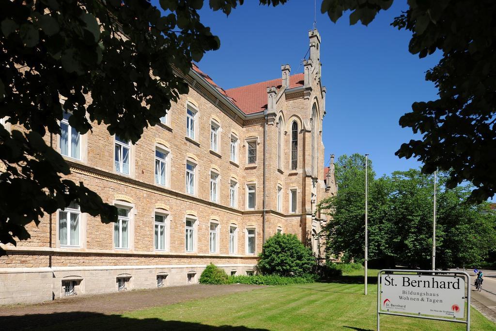 Bildungshaus St. Bernhard - Wohnen Und Tagen Hotell Rastatt Exteriör bild