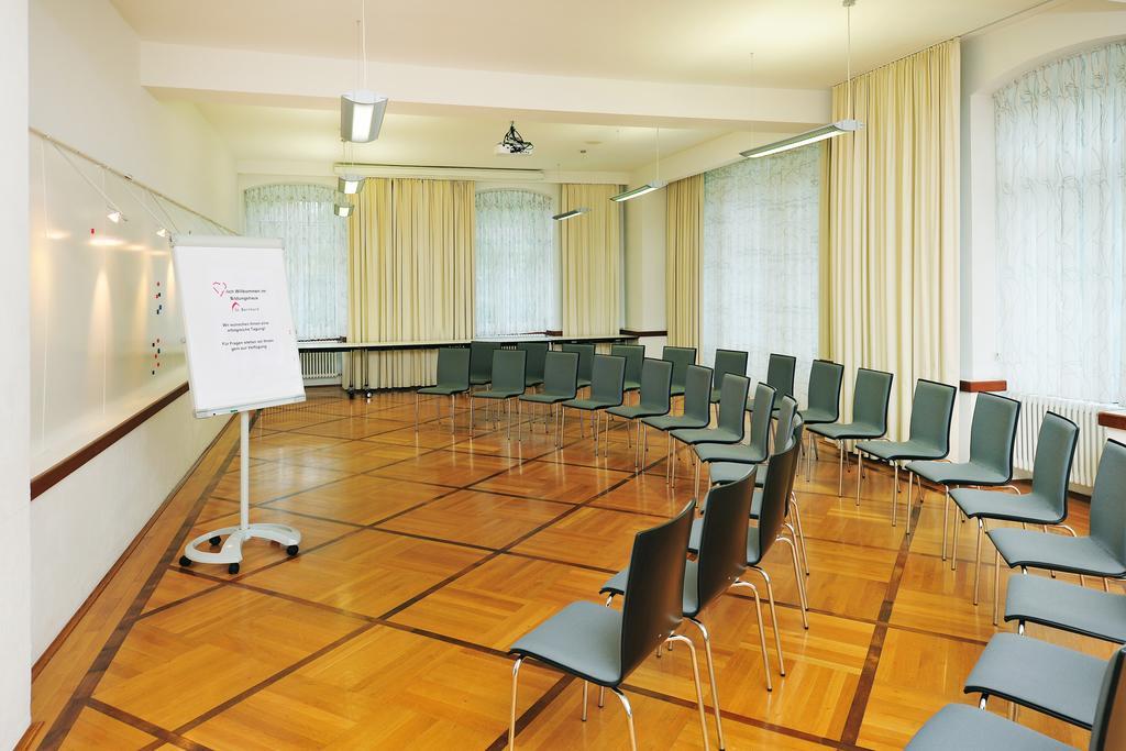Bildungshaus St. Bernhard - Wohnen Und Tagen Hotell Rastatt Exteriör bild