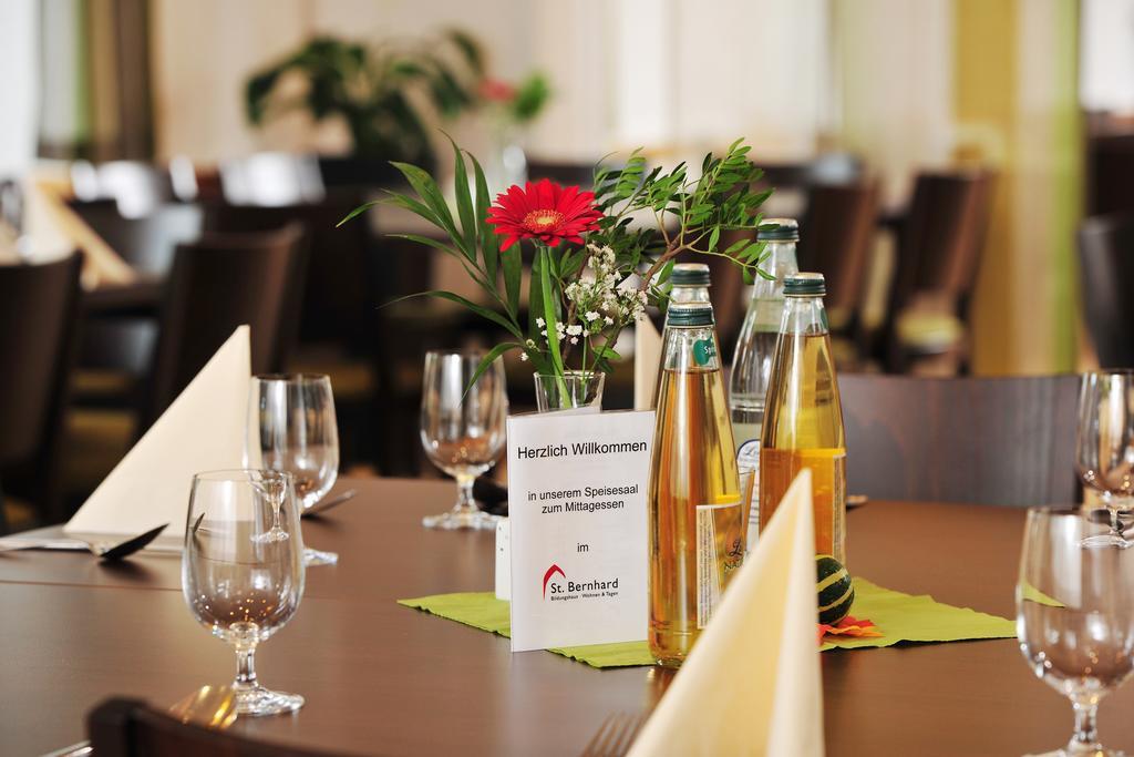 Bildungshaus St. Bernhard - Wohnen Und Tagen Hotell Rastatt Exteriör bild
