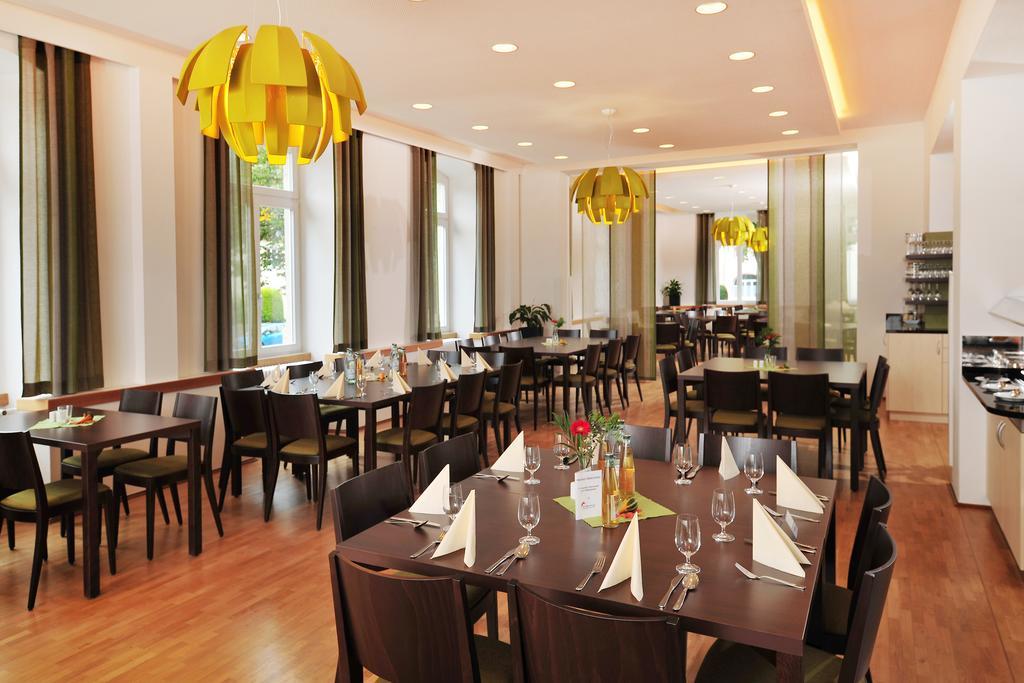 Bildungshaus St. Bernhard - Wohnen Und Tagen Hotell Rastatt Exteriör bild