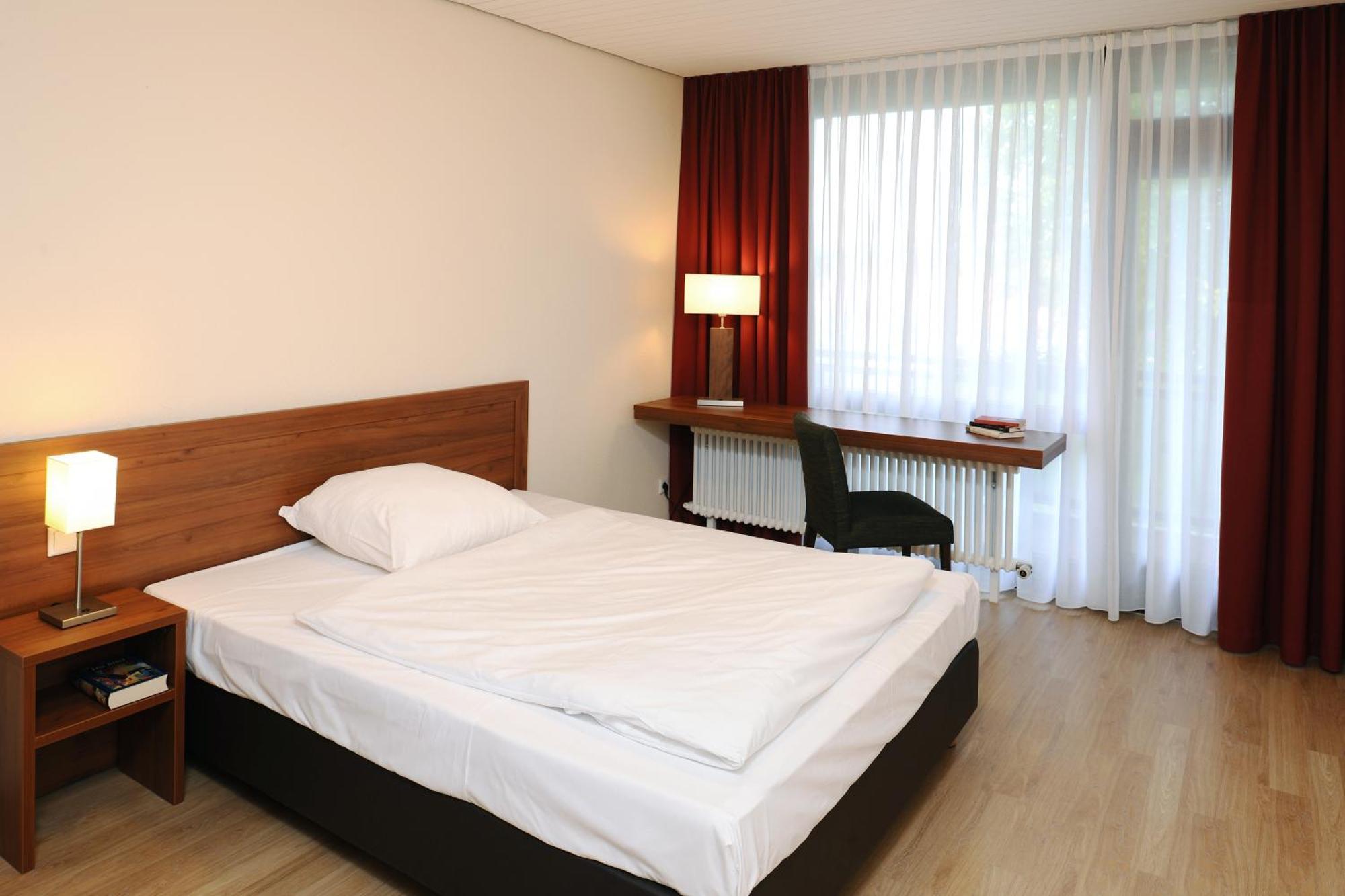 Bildungshaus St. Bernhard - Wohnen Und Tagen Hotell Rastatt Exteriör bild