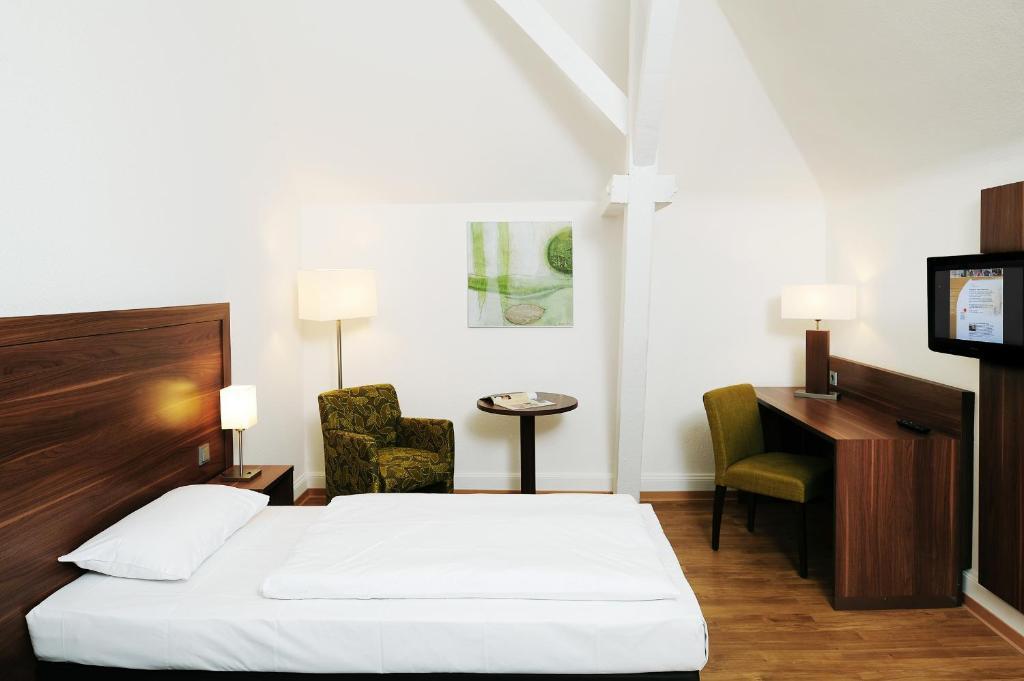 Bildungshaus St. Bernhard - Wohnen Und Tagen Hotell Rastatt Exteriör bild