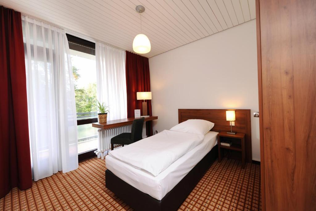 Bildungshaus St. Bernhard - Wohnen Und Tagen Hotell Rastatt Rum bild
